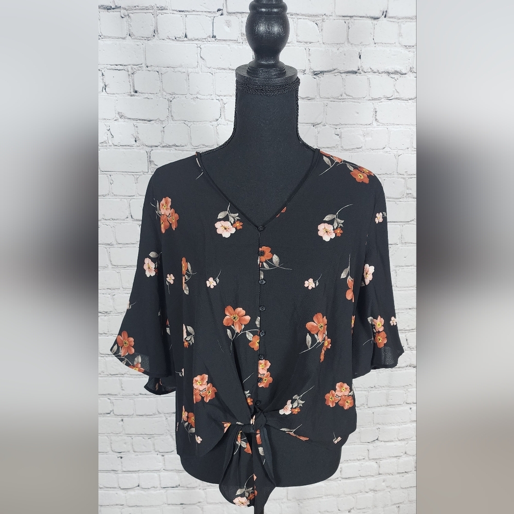 Lush Krisantha Tie Front Blouse NWT Large